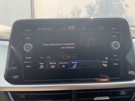Volkswagen T-Roc 1.5 TSI Life 150pk Automaat Adap.Cruise Carplay Cam Hoogzitter Incl.BTW ActivLease financial lease
