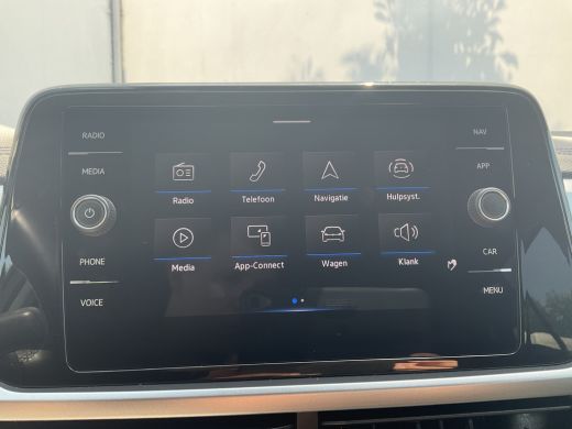 Volkswagen T-Roc 1.5 TSI Life 150pk Automaat Adap.Cruise Carplay Cam Hoogzitter Incl.BTW ActivLease financial lease