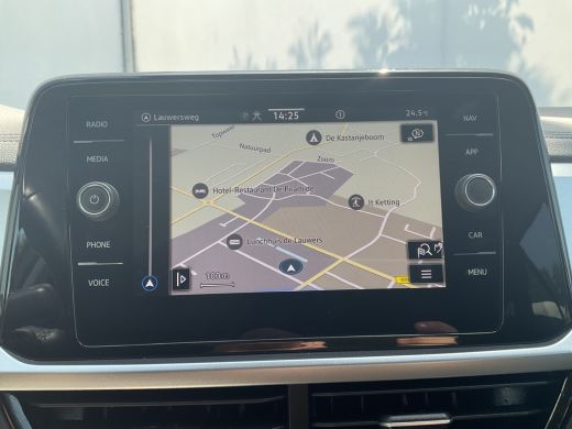 Volkswagen T-Roc 1.5 TSI Life 150pk Automaat Adap.Cruise Carplay Cam Hoogzitter Incl.BTW ActivLease financial lease