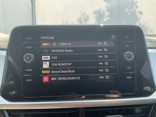 Volkswagen T-Roc 1.5 TSI Life 150pk Automaat Adap.Cruise Carplay Cam Hoogzitter Incl.BTW ActivLease financial lease