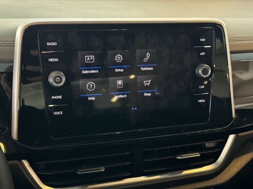 Volkswagen T-Roc 1.5TSI 150pk DSG R-Line / Parkeersensoren / App-Connect / Stoelverwarming /Achteruitrijcamera ActivLease financial lease