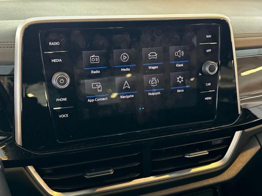 Volkswagen T-Roc 1.5TSI 150pk DSG R-Line / Parkeersensoren / App-Connect / Stoelverwarming /Achteruitrijcamera ActivLease financial lease