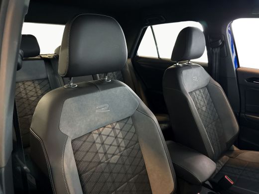 Volkswagen T-Roc 1.5TSI 150pk DSG R-Line / Parkeersensoren / App-Connect / Stoelverwarming /Achteruitrijcamera ActivLease financial lease
