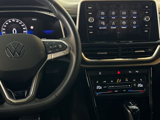 Volkswagen T-Roc 1.5TSI 150pk DSG R-Line / Parkeersensoren / App-Connect / Stoelverwarming /Achteruitrijcamera ActivLease financial lease