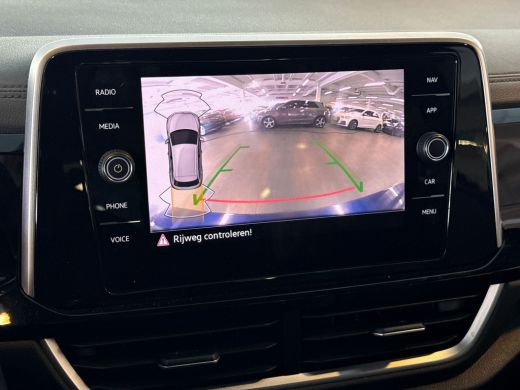 Volkswagen T-Roc 1.5TSI 150pk DSG R-Line / Parkeersensoren / App-Connect / Stoelverwarming /Achteruitrijcamera ActivLease financial lease