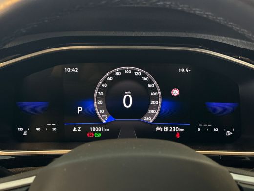 Volkswagen T-Roc 1.5TSI 150pk DSG R-Line / Parkeersensoren / App-Connect / Stoelverwarming /Achteruitrijcamera ActivLease financial lease