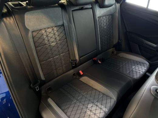 Volkswagen T-Roc 1.5TSI 150pk DSG R-Line / Parkeersensoren / App-Connect / Stoelverwarming /Achteruitrijcamera ActivLease financial lease