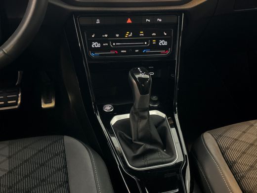 Volkswagen T-Roc 1.5TSI 150pk DSG R-Line / Parkeersensoren / App-Connect / Stoelverwarming /Achteruitrijcamera ActivLease financial lease
