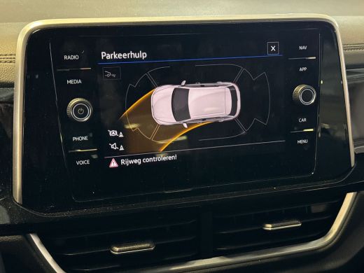 Volkswagen T-Roc 1.5TSI 150pk DSG R-Line / Parkeersensoren / App-Connect / Stoelverwarming /Achteruitrijcamera ActivLease financial lease