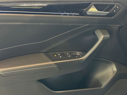 Volkswagen T-Roc 1.5TSI 150pk DSG R-Line / Parkeersensoren / App-Connect / Stoelverwarming /Achteruitrijcamera ActivLease financial lease