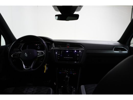 Volkswagen Tiguan 1.4 TSI 245 pk eHybrid R-Line Business 6-DSG | Achteruitrijcamera | Airco (automatisch) | Buitens... ActivLease financial lease