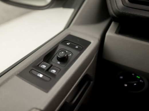 Volkswagen Transporter 2.0 TDI L1H1 28 Highline 150Pk Automaat (APPLE CARPLAY, GROOT NAVI, 3 ZITS, ADAPTIVE CRUISE, PARK... ActivLease financial lease