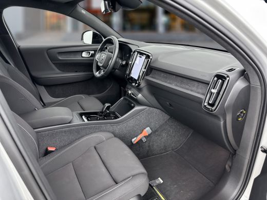 Volvo  C40 Single Motor Plus 69 kWh | 19" Allseason | Adaptieve cruise | BLIS | Stoel/stuurverwarming | Keyl... ActivLease financial lease