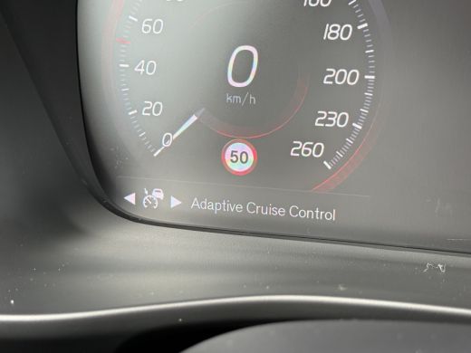 Volvo  XC40 2.0 B4 R-Design | Stoel en stuurwielverwarming | Camera | Parkeersensoren voor en achter | BLIS |... ActivLease financial lease