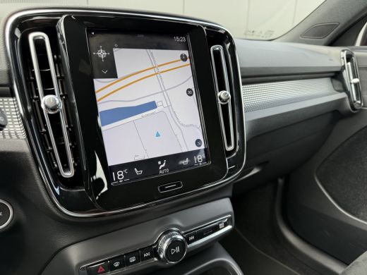Volvo  XC40 2.0 B4 R-Design | Stoel en stuurwielverwarming | Camera | Parkeersensoren voor en achter | BLIS |... ActivLease financial lease