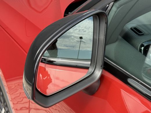 Volvo  XC40 2.0 B4 R-Design | Stoel en stuurwielverwarming | Camera | Parkeersensoren voor en achter | BLIS |... ActivLease financial lease