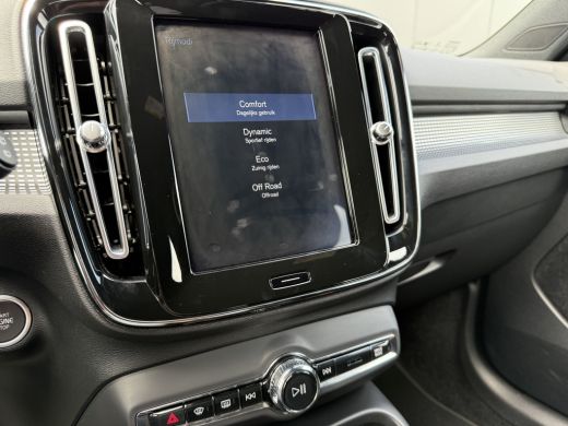 Volvo  XC40 2.0 B4 R-Design | Stoel en stuurwielverwarming | Camera | Parkeersensoren voor en achter | BLIS |... ActivLease financial lease