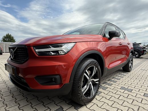 Volvo  XC40 2.0 B4 R-Design | Stoel en stuurwielverwarming | Camera | Parkeersensoren voor en achter | BLIS |... ActivLease financial lease