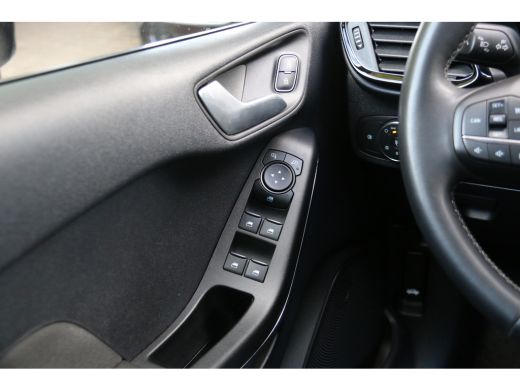 Ford Fiesta 1.0 EcoBoost Titanium | Stuur/stoelverwarming | CarPlay | Parkeersensoren | Draadloze lader ActivLease financial lease