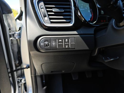 Kia Ceed 1.0 T-GDi - 120 Pk - Euro 6 - Navi - ParkeerCamera - AppleCarplay AndroidAuto ActivLease financial lease