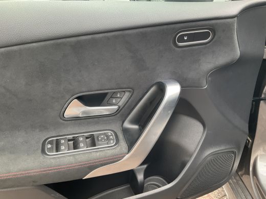 Mercedes-Benz A-Klasse 160 Business Solution AMG Line Carplay Stoelverw Led NL-Auto 31.841KM! ActivLease financial lease