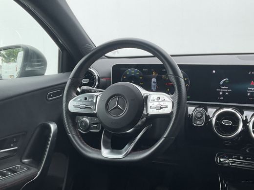 Mercedes-Benz A-Klasse 160 Business Solution AMG Line Carplay Stoelverw Led NL-Auto 31.841KM! ActivLease financial lease