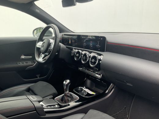 Mercedes-Benz A-Klasse 160 Business Solution AMG Line Carplay Stoelverw Led NL-Auto 31.841KM! ActivLease financial lease