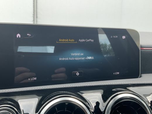 Mercedes-Benz A-Klasse 160 Business Solution AMG Line Carplay Stoelverw Led NL-Auto 31.841KM! ActivLease financial lease