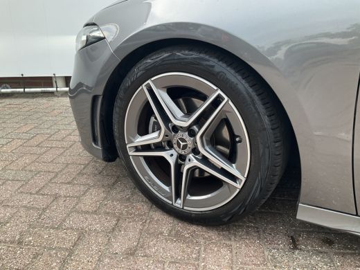 Mercedes-Benz A-Klasse 160 Business Solution AMG Line Carplay Stoelverw Led NL-Auto 31.841KM! ActivLease financial lease