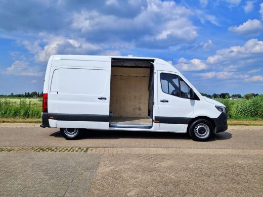 Mercedes-Benz Sprinter 211 CDI L2 H2 FWD - Euro 6 - 110 Pk - MBUX - ParkeerCamera ActivLease financial lease