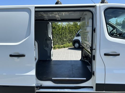 Renault Trafic 1.6 DCi 126 PK / L2H1 / 1e EIG. / DUBBELE SCHUIFDEUR / TREKHAAK / NAVI / AIRCO / CRUISE ActivLease financial lease