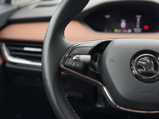 Skoda Enyaq iV 60 Aut | Full | Trekhaak | Leder | Navi | Camera | 21 inch | Climate Pack ActivLease financial lease