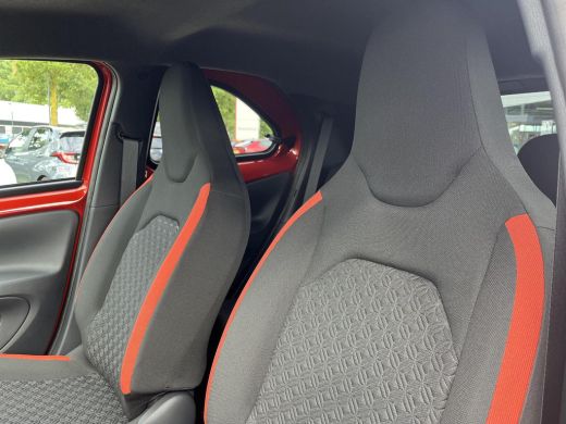 Toyota Aygo 1.0 VVT-i MT Pulse | Uit voorraad leverbaar | ActivLease financial lease