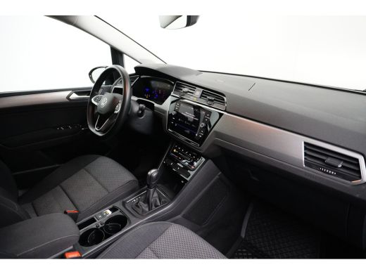 Volkswagen Touran 1.5 TSI DSG-7 Highline Business R-Line 7p | TREKHAAK | R-LINE | STOELVERW. | ADAPT. CRUISE ActivLease financial lease