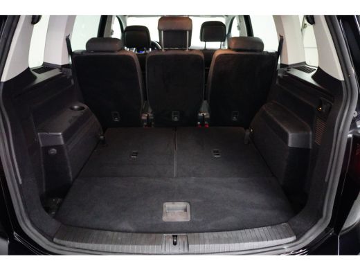 Volkswagen Touran 1.5 TSI DSG-7 Highline Business R-Line 7p | TREKHAAK | R-LINE | STOELVERW. | ADAPT. CRUISE ActivLease financial lease