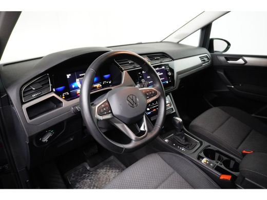 Volkswagen Touran 1.5 TSI DSG-7 Highline Business R-Line 7p | TREKHAAK | R-LINE | STOELVERW. | ADAPT. CRUISE ActivLease financial lease
