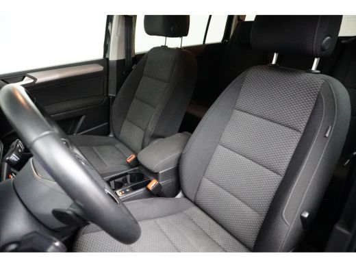 Volkswagen Touran 1.5 TSI DSG-7 Highline Business R-Line 7p | TREKHAAK | R-LINE | STOELVERW. | ADAPT. CRUISE ActivLease financial lease