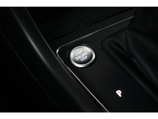 Volkswagen Touran 1.5 TSI DSG-7 Highline Business R-Line 7p | TREKHAAK | R-LINE | STOELVERW. | ADAPT. CRUISE ActivLease financial lease