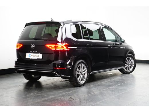 Volkswagen Touran 1.5 TSI DSG-7 Highline Business R-Line 7p | TREKHAAK | R-LINE | STOELVERW. | ADAPT. CRUISE ActivLease financial lease