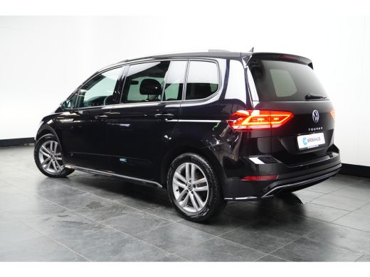 Volkswagen Touran 1.5 TSI DSG-7 Highline Business R-Line 7p | TREKHAAK | R-LINE | STOELVERW. | ADAPT. CRUISE ActivLease financial lease