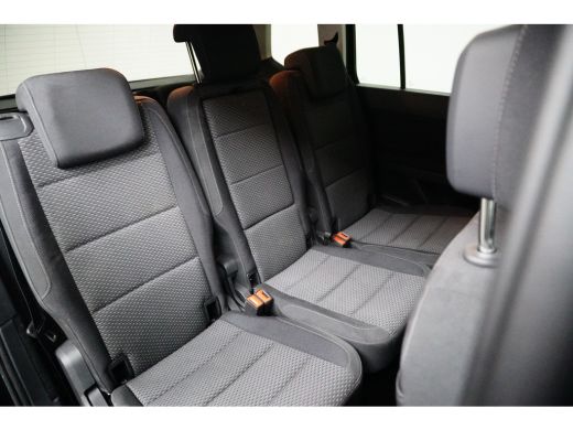 Volkswagen Touran 1.5 TSI DSG-7 Highline Business R-Line 7p | TREKHAAK | R-LINE | STOELVERW. | ADAPT. CRUISE ActivLease financial lease