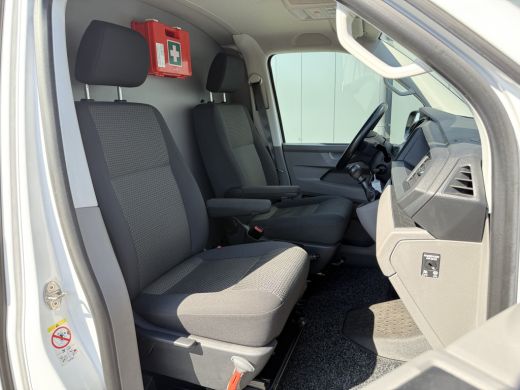 Volkswagen Transporter 2.0 TDI 150 PK COMFORTLINE / L2H1 / IMPERIAAL / INRICHTING / TREKHAAK / AIRCO / CRUISE / NAVI / C... ActivLease financial lease