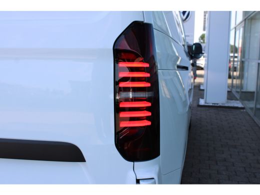 Volkswagen Transporter 2.0 TDI L2H1 30 Life | BPM VRIJ! | Camera achter | Bijrijdersbank | PDC V+A | Apple Carplay BPM V... ActivLease financial lease
