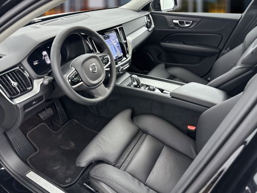 Volvo  V60 B4 Plus Dark | 18' | Panoramadak | Trekhaak | Getint glas | Stoel/stuurverwarming | Elektr. verst... ActivLease financial lease