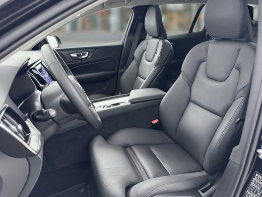 Volvo  V60 B4 Plus Dark | 18' | Panoramadak | Trekhaak | Getint glas | Stoel/stuurverwarming | Elektr. verst... ActivLease financial lease