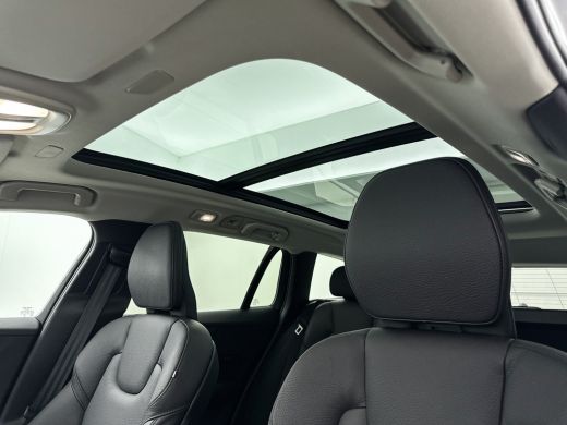 Volvo  V60 B4 Plus Dark | 18' | Panoramadak | Trekhaak | Getint glas | Stoel/stuurverwarming | Elektr. verst... ActivLease financial lease