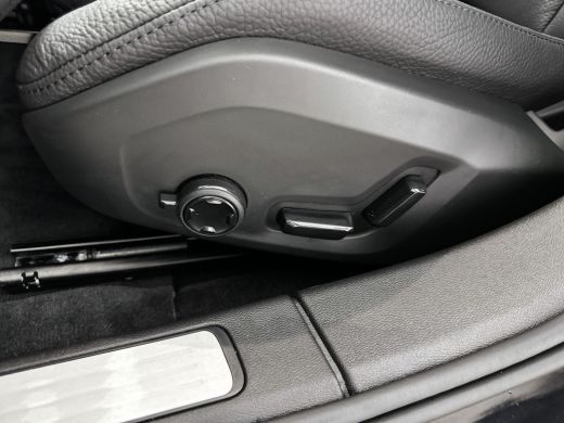 Volvo  V60 B4 Plus Dark | 18' | Panoramadak | Trekhaak | Getint glas | Stoel/stuurverwarming | Elektr. verst... ActivLease financial lease