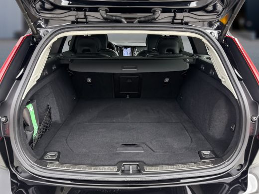 Volvo  V60 B4 Plus Dark | 18' | Panoramadak | Trekhaak | Getint glas | Stoel/stuurverwarming | Elektr. verst... ActivLease financial lease