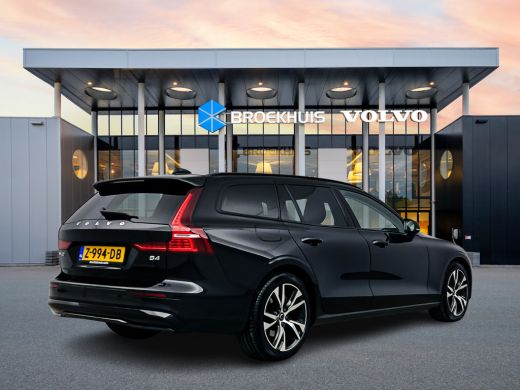 Volvo  V60 B4 Plus Dark | 18' | Panoramadak | Trekhaak | Getint glas | Stoel/stuurverwarming | Elektr. verst... ActivLease financial lease
