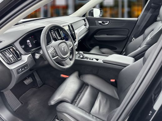 Volvo  XC60 T6 Recharge AWD Inscription Expression | 18' | Google | Panoramadak | Trekhaak | Stoel/stuurverwa... ActivLease financial lease